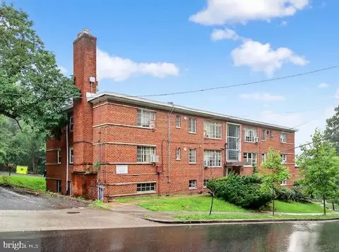 2321 Altamont Pl SE #102, Washington, DC 20020