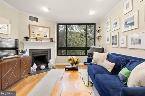 3825 Davis Pl NW #202, Washington, DC 20007