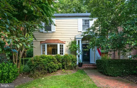 3915 47th St NW, Washington, DC 20016
