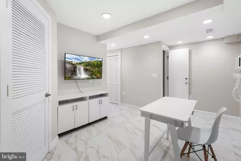 2036 37th St NW, Washington, DC 20007 photo 48