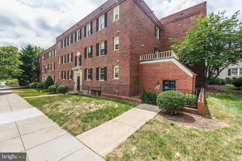 2015 37th St SE #102, Washington, DC 20020
