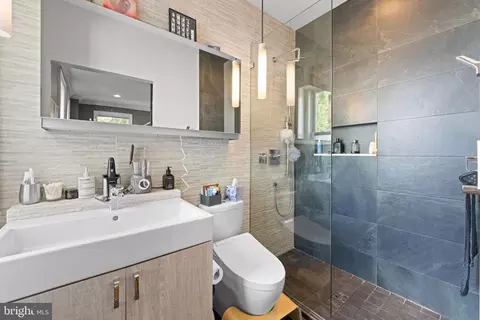Bath - 15 Seaton Pl NE #2, Washington, DC 20002 photo 1 of 5