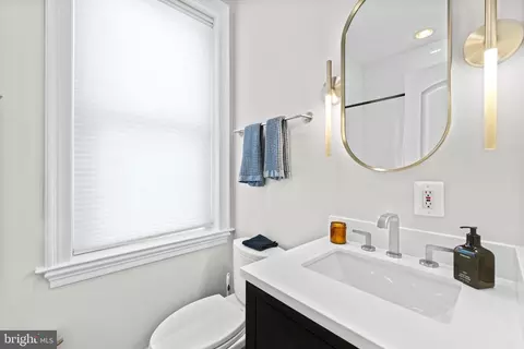 Bath - 15 Seaton Pl NE #2, Washington, DC 20002 photo 4 of 5