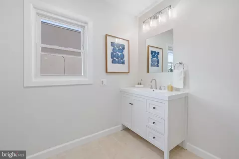 Bath - 1507 C St SE, Washington, DC 20003 photo 2 of 5