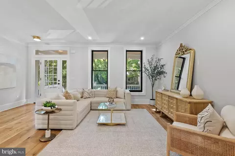 323 10th St NE, Washington, DC 20002