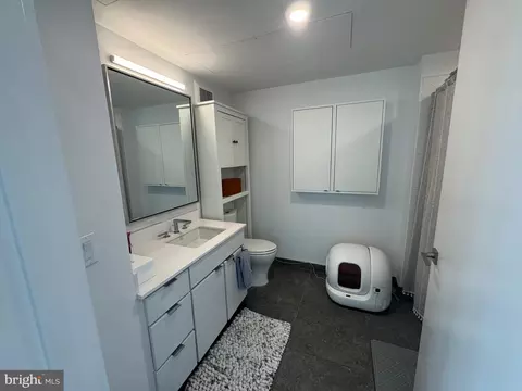 Bath - 1999 9 12 St NW #303, Washington, DC 20001 photo 1 of 2