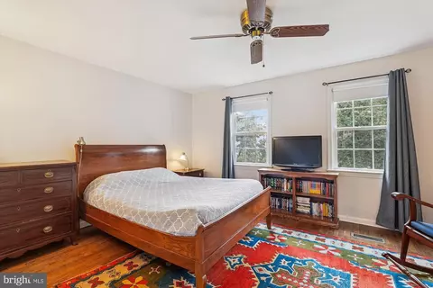 Bedroom - 1811 T St NW, Washington, DC 20009 photo 4 of 9