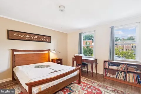 Bedroom - 1811 T St NW, Washington, DC 20009 photo 8 of 9