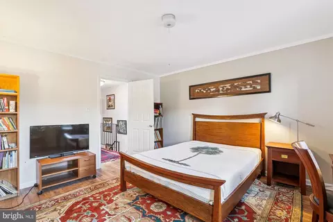 Bedroom - 1811 T St NW, Washington, DC 20009 photo 7 of 9