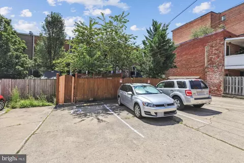 Exterior - 1811 T St NW, Washington, DC 20009 photo 8 of 20