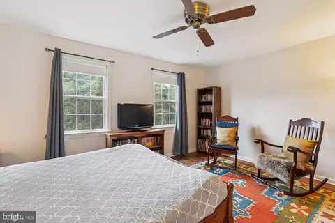 Bedroom - 1811 T St NW, Washington, DC 20009 photo 5 of 9