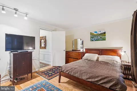 Bedroom - 1811 T St NW, Washington, DC 20009 photo 3 of 9