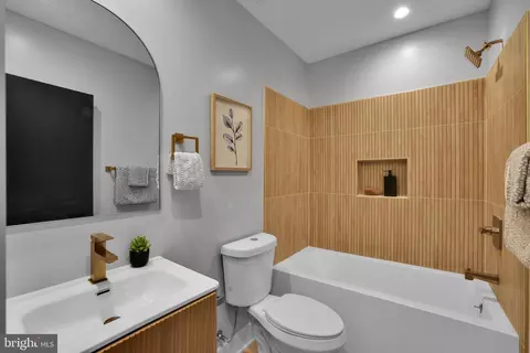 Bath - 1822 A St SE, Washington, DC 20003 photo 5 of 6