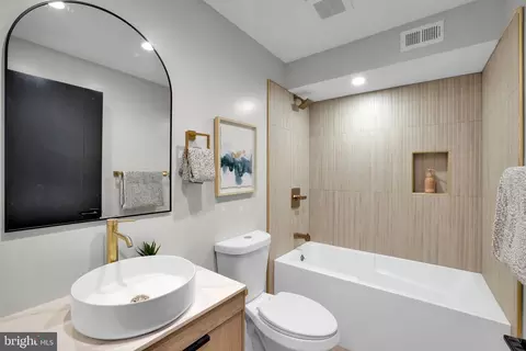 Bath - 1822 A St SE, Washington, DC 20003 photo 6 of 6