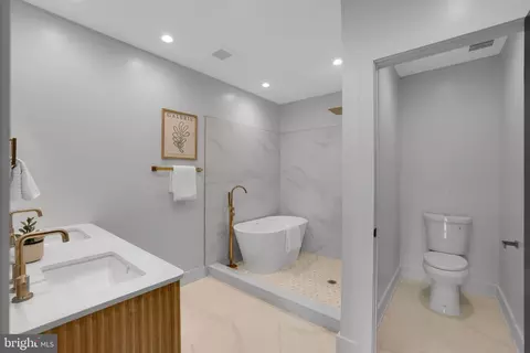Bath - 1822 A St SE, Washington, DC 20003 photo 4 of 6