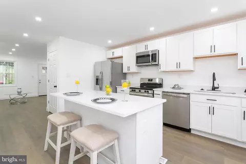 GAULT ハウス House Plan 84709 - Farmhouse Style with 1673 Sq Ft, 3 Bed, 2