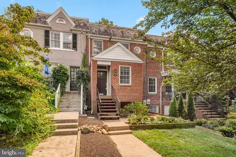 3762 W Street St NW, Washington, DC 20007