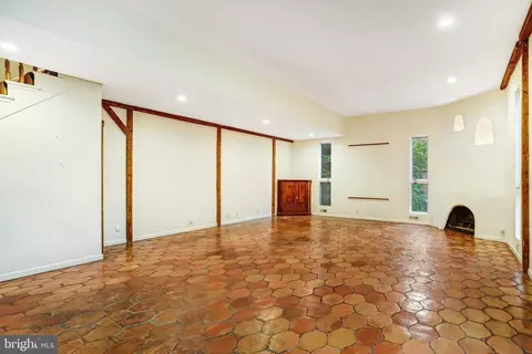 Living - 228 9th St SE, Washington, DC 20003 photo 3 of 9