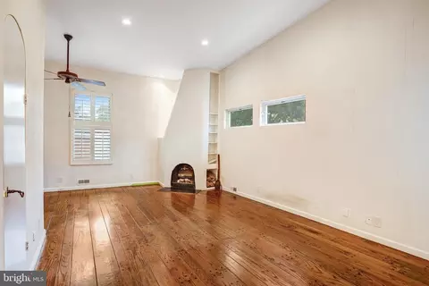Living - 228 9th St SE, Washington, DC 20003 photo 6 of 9