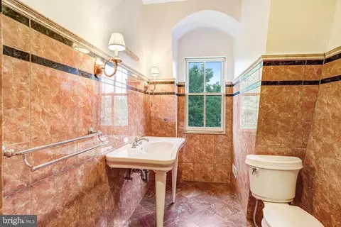 Bath - 228 9th St SE, Washington, DC 20003 photo 5 of 9