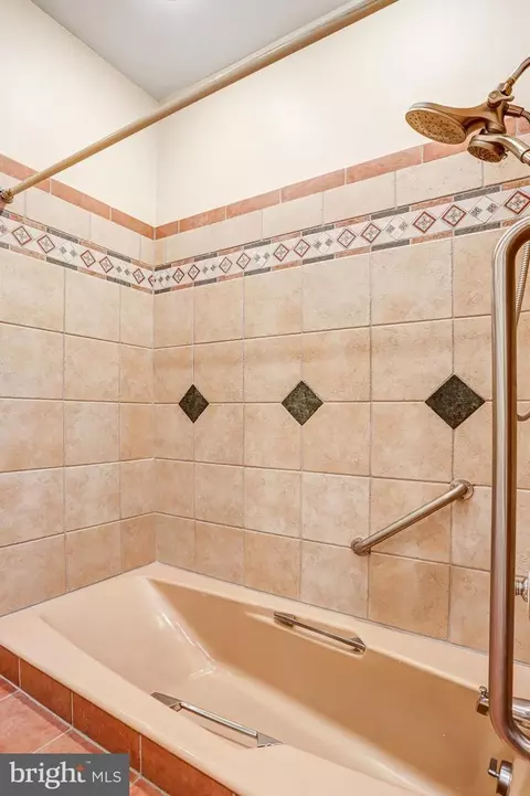 Bath - 228 9th St SE, Washington, DC 20003 photo 2 of 9
