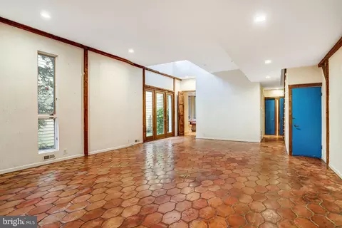 Living - 228 9th St SE, Washington, DC 20003 photo 1 of 9