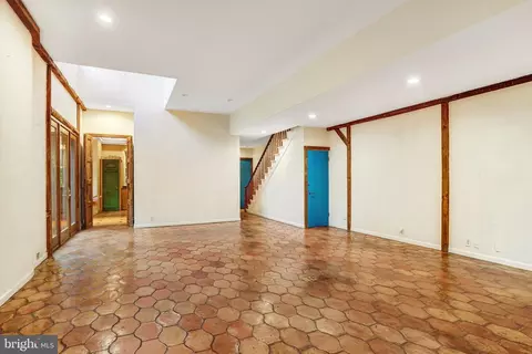 Living - 228 9th St SE, Washington, DC 20003 photo 2 of 9