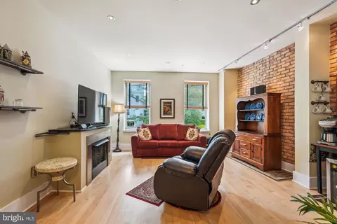 2914 11th St NW #102, Washington, DC 20001