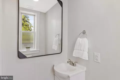 716 E Street St NE, Washington, DC 20002 photo 16