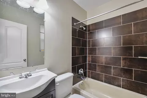 302 V St NE, Washington, DC 20002 photo 52