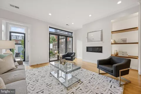 1325 D St SE, Washington, DC 20003 photo 1