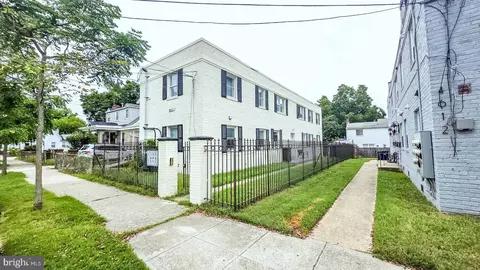 4610 Kane Pl NE #201, Washington, DC 20019