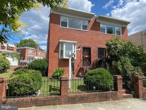 7527 8th St NW, Washington, DC 20012