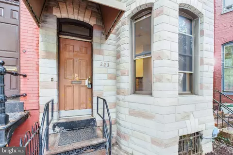 223 C St SE, Washington, DC 20003 photo 3