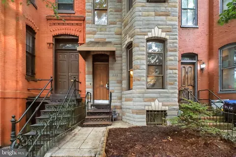 223 C St SE, Washington, DC 20003 photo 2