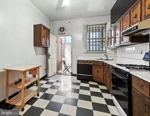 223 C St SE, Washington, DC 20003 photo 13