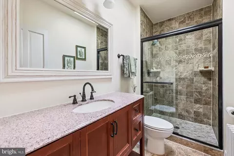 Bath - 629 Acker Pl NE, Washington, DC 20002 photo 1 of 2