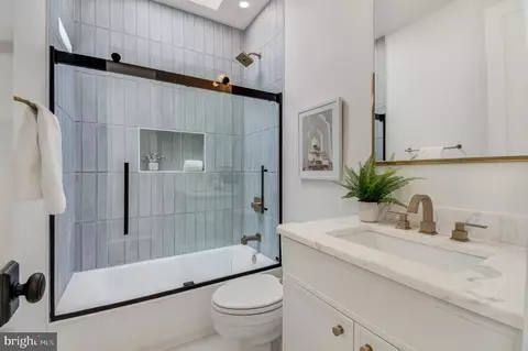 Bath - 326 D St NE, Washington, DC 20002 photo 4 of 5