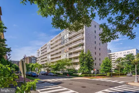 730 24th St NW #906/907, Washington, DC 20037