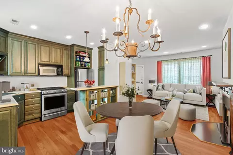1910 35th Pl NW, Washington, DC 20007 photo 4