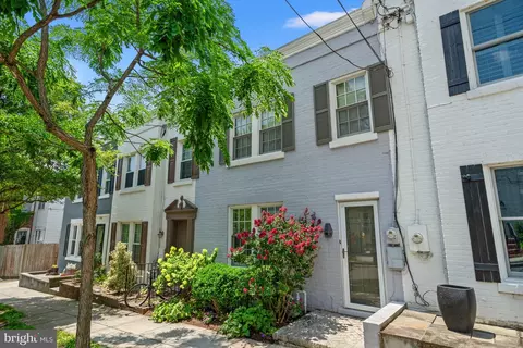 1910 35th Pl NW, Washington, DC 20007 photo 2