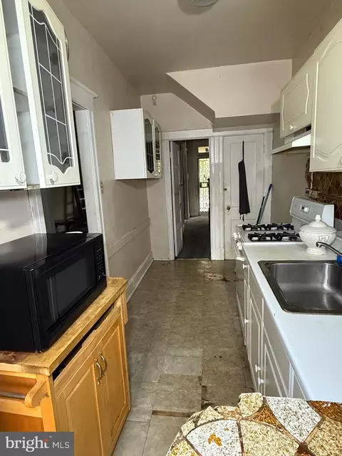 Entry Way - 1418 E Street St NE, Washington, DC 20002 photo 2 of 6