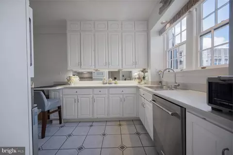 Kitchen - 2737 Devonshire Pl NW #418, Washington, DC 20008 photo 1 of 3