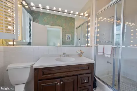 Bath - 2737 Devonshire Pl NW #418, Washington, DC 20008 photo 1 of 3