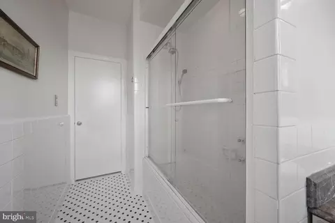 Bath - 2737 Devonshire Pl NW #418, Washington, DC 20008 photo 3 of 3
