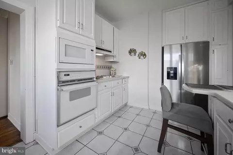 Kitchen - 2737 Devonshire Pl NW #418, Washington, DC 20008 photo 2 of 3