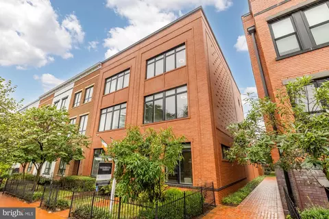 1311 D St SE, Washington, DC 20003 photo 4