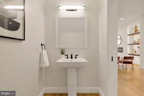 1311 D St SE, Washington, DC 20003 photo 22