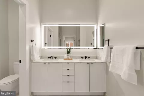 1311 D St SE, Washington, DC 20003 photo 39