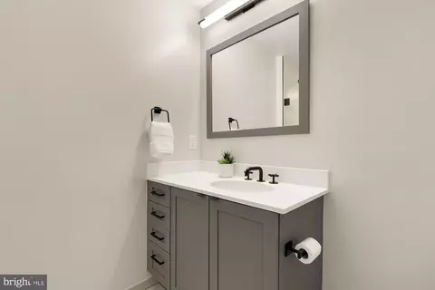 1311 D St SE, Washington, DC 20003 photo 33